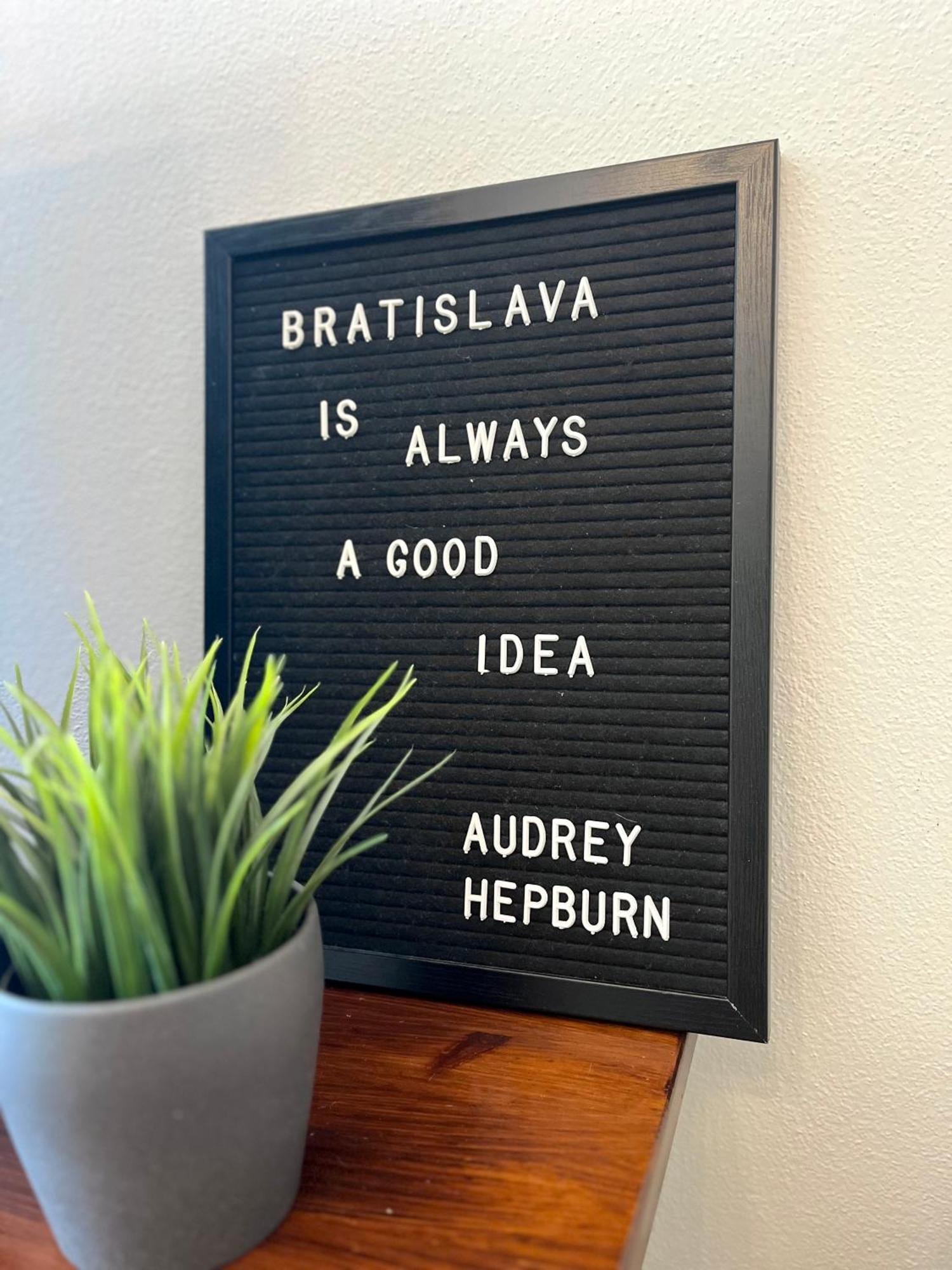 Audrey Hepburn Apartment Old Town Air Conditioned Bratislava Luaran gambar