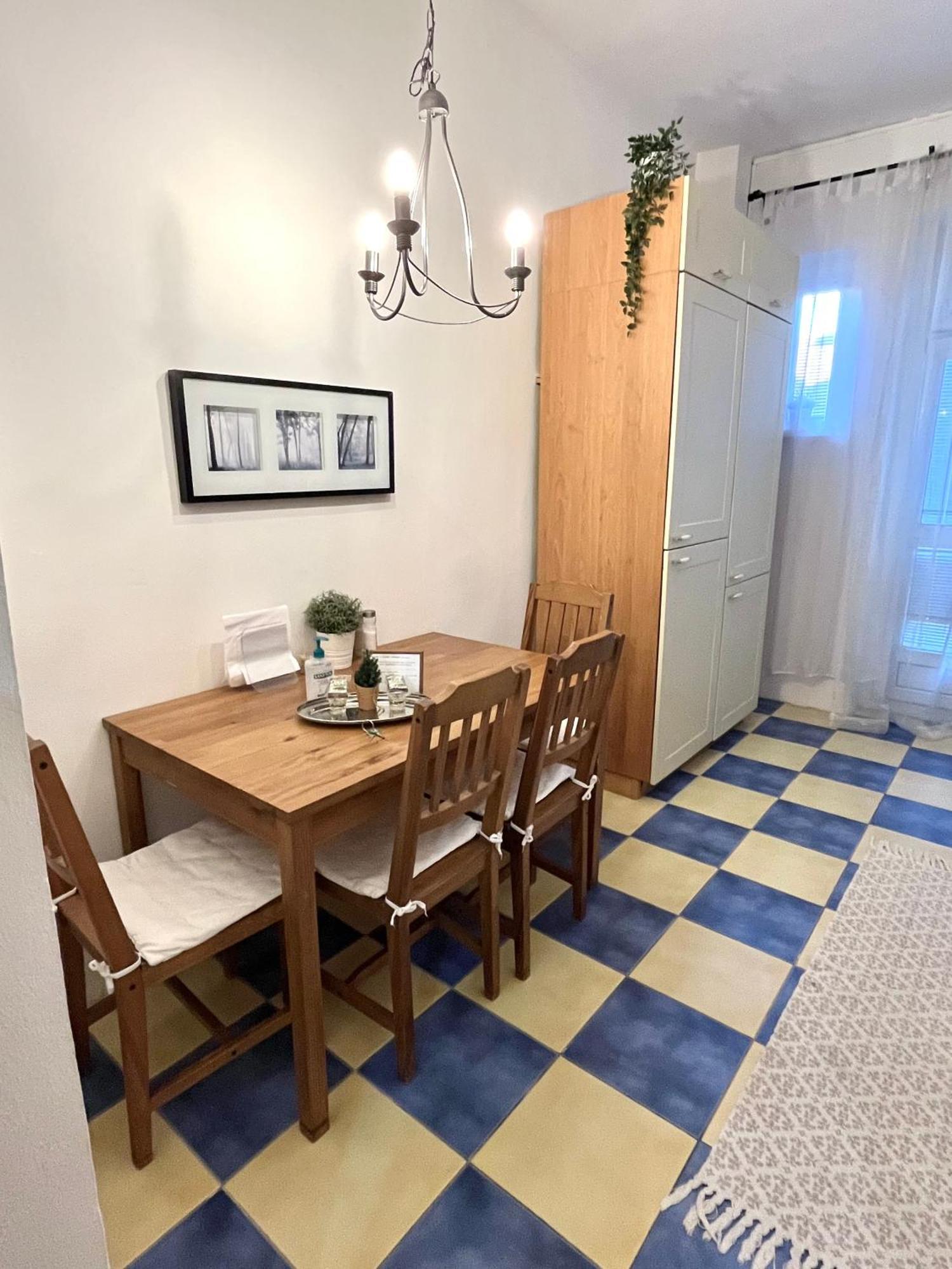 Audrey Hepburn Apartment Old Town Air Conditioned Bratislava Luaran gambar