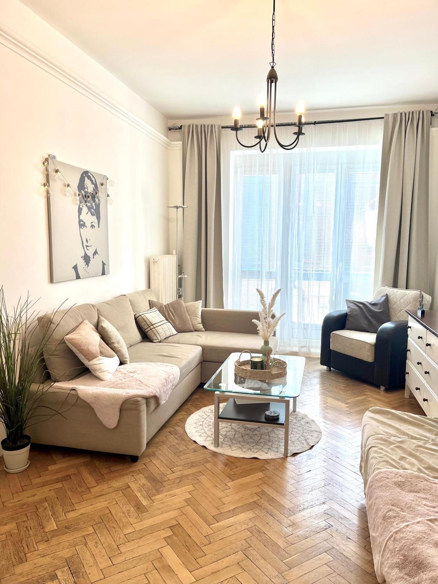 Audrey Hepburn Apartment Old Town Air Conditioned Bratislava Luaran gambar