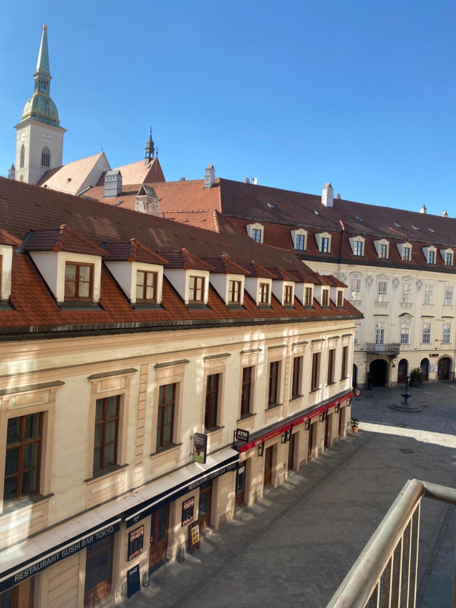 Audrey Hepburn Apartment Old Town Air Conditioned Bratislava Luaran gambar